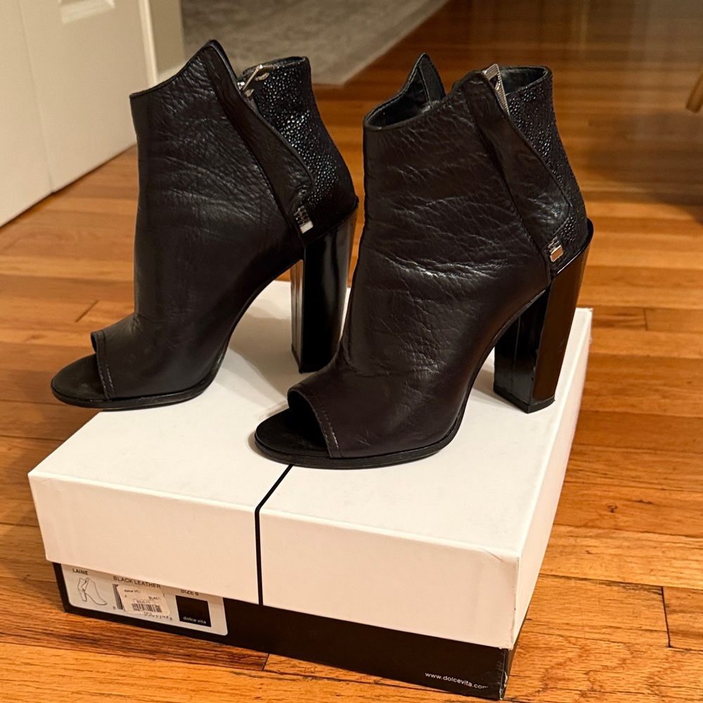 Dolce Vita Laine Black Leather Peep-Toe Ankle Boots size 6